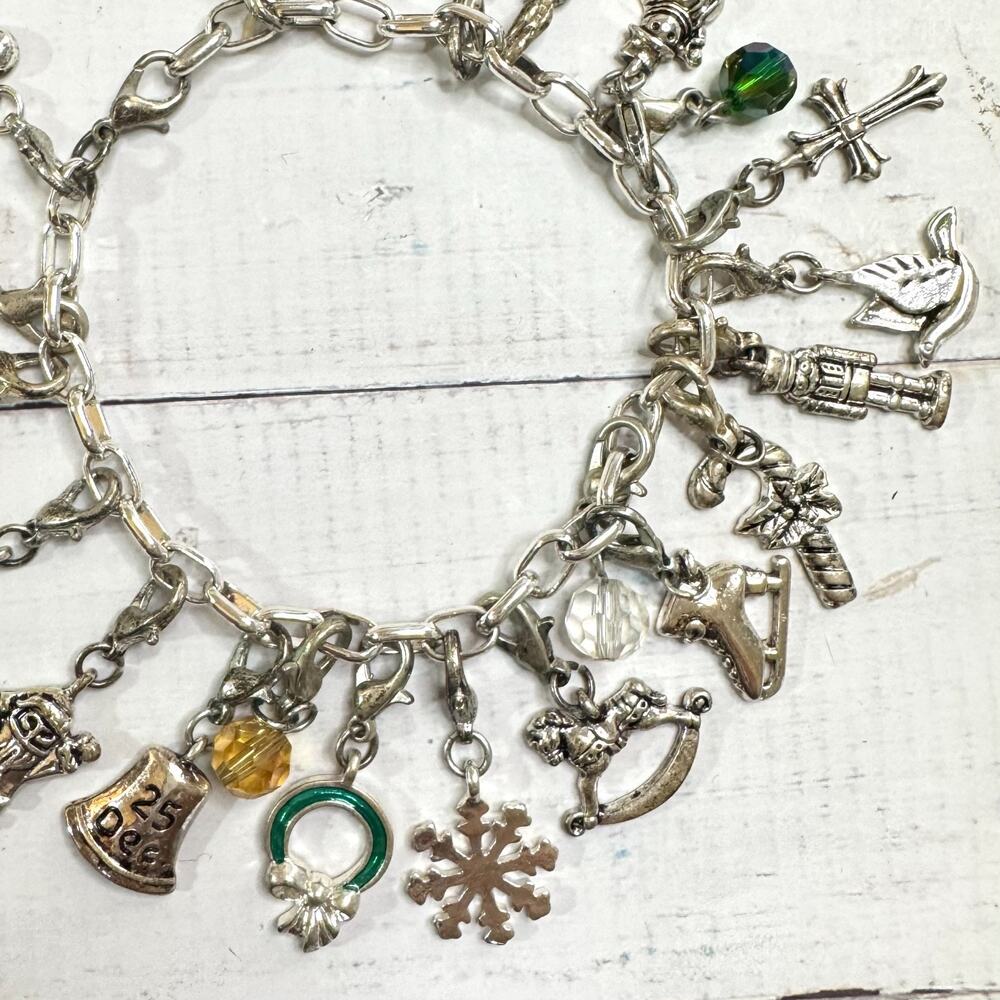 Vintage Christmas Charm Bracelet Silver Tone 21 Charms Santa Angel Bells Wreath